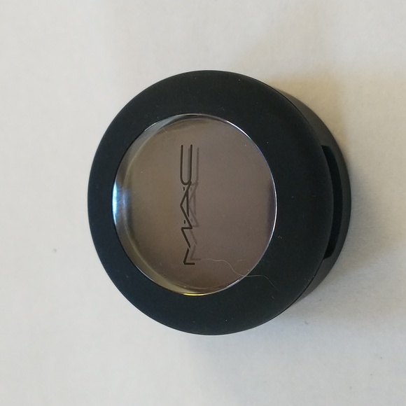 MAC It's Vintage Powder Kiss Soft Matte Eyeshadow - Picture 4 of 7